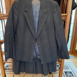 Lightweight Herringbone Suit